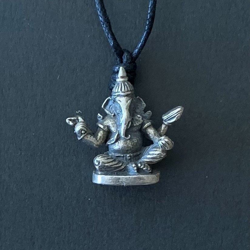 Anh-nger Ganesha an Wachsschnur (2-3 x 2-2 cm)