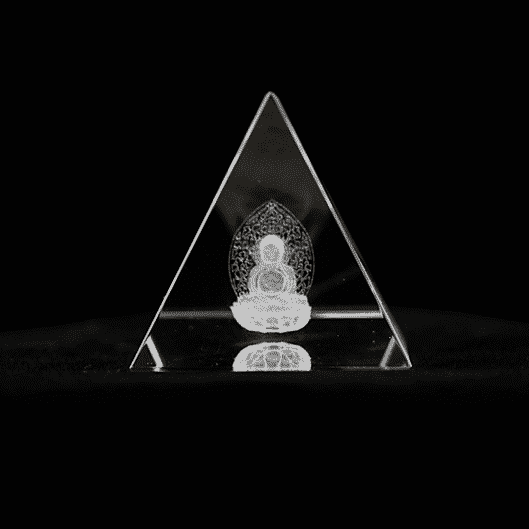 Feng Shui Kristall - Buddha in Pyramide (gel-sert)