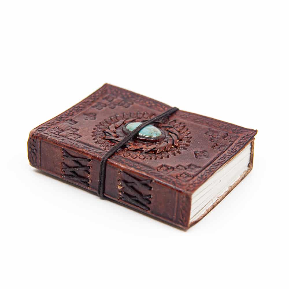 Handgefertigtes Notizbuch aus Leder mit Stein