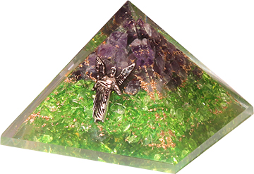 Orgonit Pyramide Peridote und Amethyst mit Engel