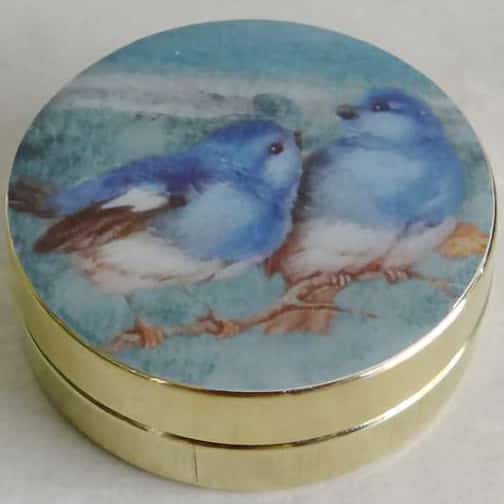 Pillenbox aus Messing 2 Blaue V-gel (4-5 x 1-5 cm)