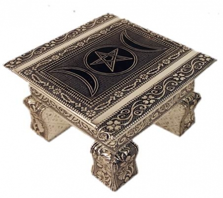 Wei-metall-Tisch mit Mond und Pentagramm
